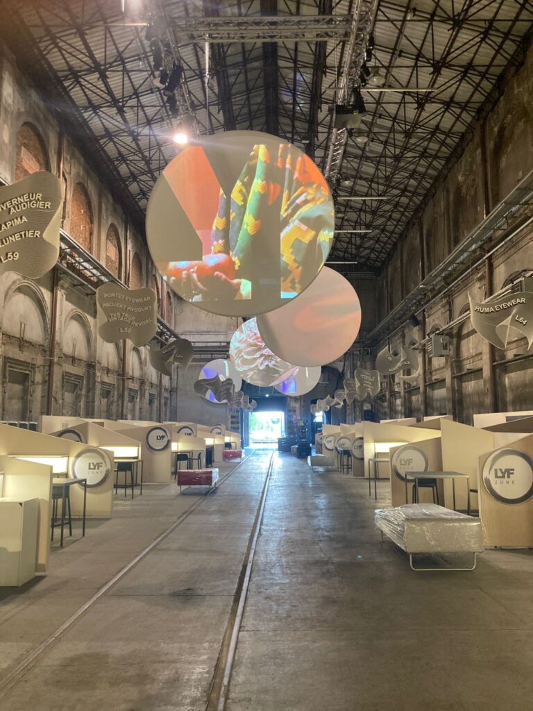 Progettazione e fornitura video con sagomatura per supporti circolari a DaTE Exhibition Fair alla Stazione Leopolda, Firenze