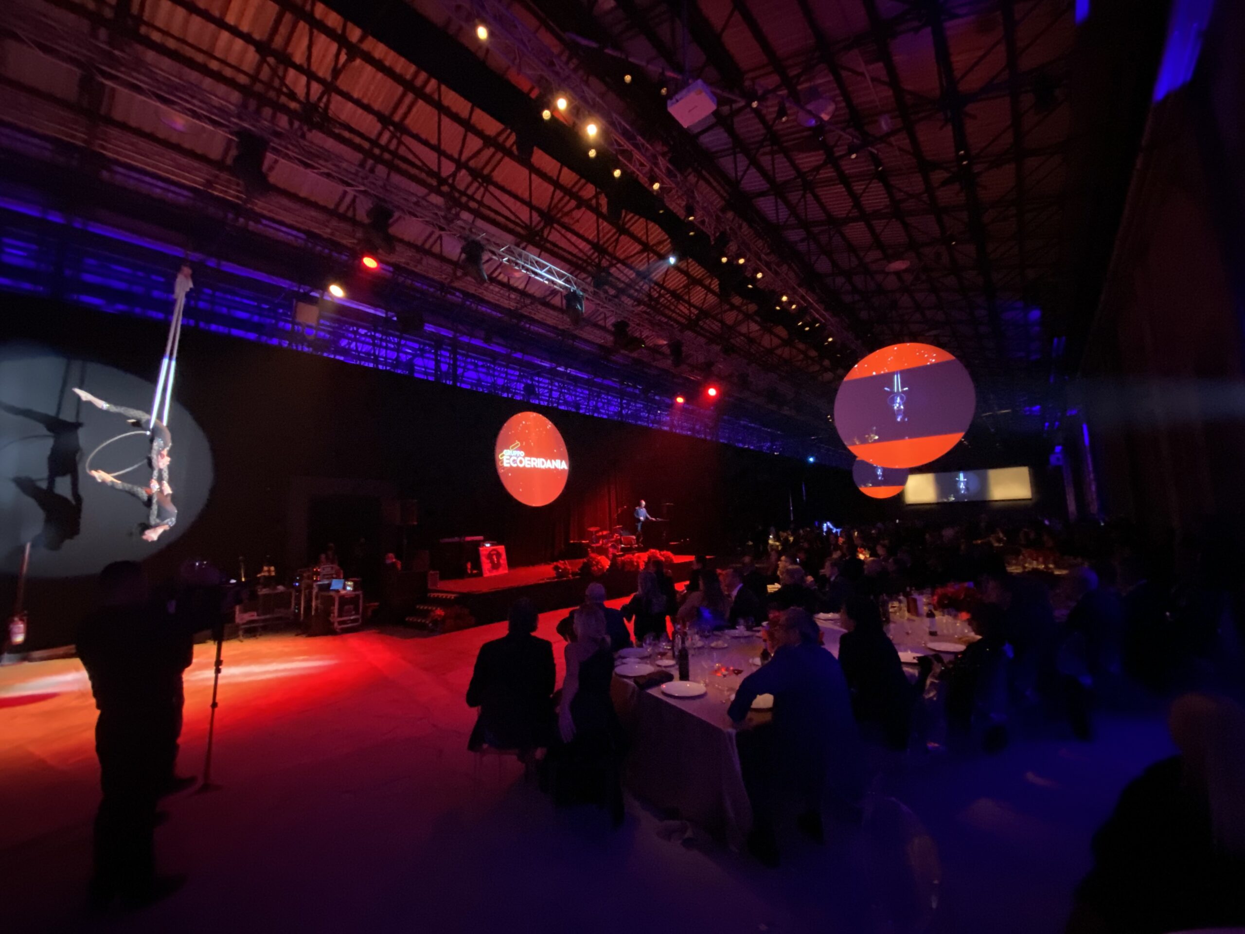 Show durante la cena Ecoeridania a cura di Avuelle - Stazione Leopolda, Firenze