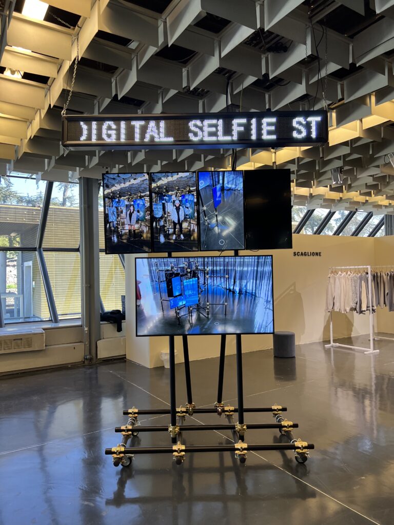 Digital selfie station