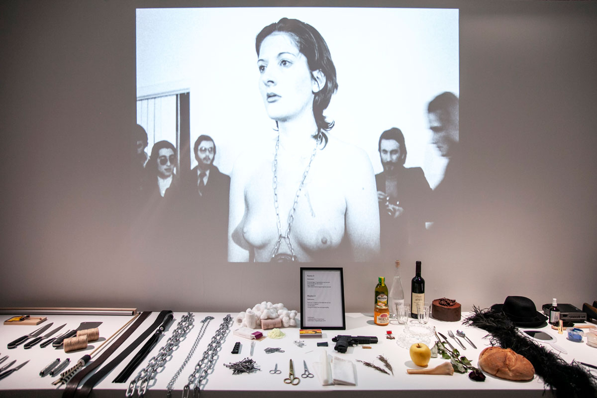 Fornitura audio e video, assistenza, adattamento contenuti e montaggio per The Cleaner, Marina Abramovich Exhibition a Palazzo Strozzi